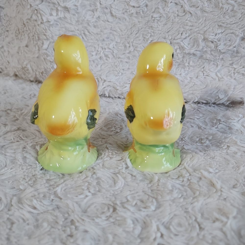 Midcentury Ceramics MCM Charming Easter Chicks Bird Salt & Pepper Shakers Kitsch - Picture 3 of 7